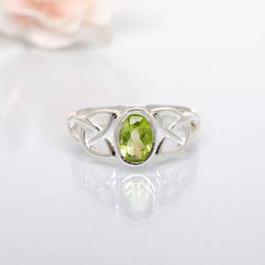 Anillo de cabujón de peridoto natural de forma ovalada en plata de ley 925, hecho a mano, para fiestas, para mujer, joyería fina de moda, venta al por mayor. - Product Image 4