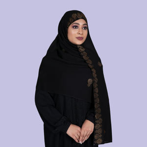 Hijab de Chifón Lujoso con Borde Decorado con Piedras, Pañuelo para la Cabeza Moderno y Fluido, Velo Islámico Ligero para Ocasiones Especiales - Product Image 1
