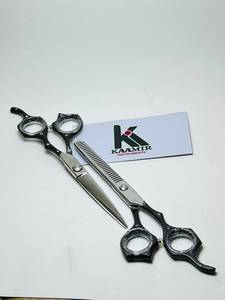 Tijeras de Barbero Profesionales KAAMIR INSTRUMENTS KI-BS-524 con Logotipo Personalizado, 4.5 Pulgadas, para Diestros, Mango Mediano, 32 Dientes, Acero 9CR13 - Product Image 2