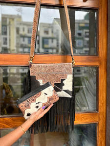 Nouveau véritable sac à main en cuir de fourrure de vachette usiné occidental fabriqué à la main femmes sac de soirée élégant et pochette en fourrure usinée ensemble Combo Unique - Product Image 4