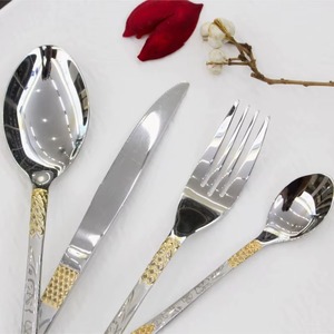 Ensemble de couverts en métal très vendu, design antidérapant pour une meilleure prise en main, idéal pour les occasions formelles. - Product Image 5