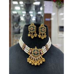 Conjunto de collar y aretes chapados en oro de latón de primera calidad para mujer, ideal para bodas y ocasiones especiales. - Product Image 1