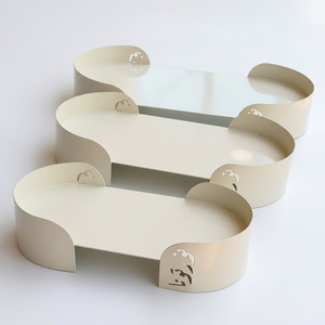 Elegante Juego de Tazones para Chocolate de Metal con Corte Láser Color Crema, con Bases Cilíndricas de Madera, Centro de Mesa Moderno y Chic - Product Image 6