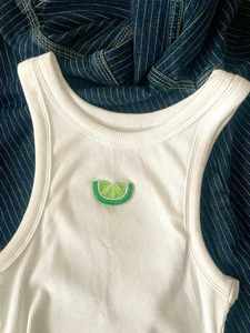 Camiseta sin mangas de algodón hecha a mano con apliques de bordado de cuentas color lima - Product Image 2