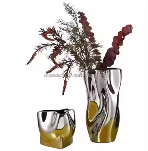 Vase à fleurs de Style classique Look royal Vase en aluminium fini argenté Décoration de la maison Décor de fête par Azora industries - Product Image 2