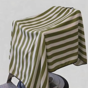 Bata de Barbero Impermeable de Poliéster Verde Oliva con Detección de Agujas y Fusión sin Costuras Unisex - Product Image 1