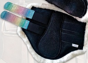 Bottes de brossage pour chevaux, noires, en similicuir texturé, tissu pailleté, fermeture Velcro, fausse fourrure, rembourrage doux, légères, de luxe - Product Image 3