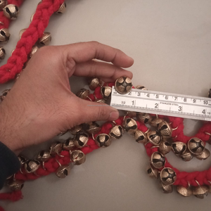Bracelet de cheville professionnel en métal, style art populaire, pour Bharatnatyam et Kathak, Ghungroo fait main avec fil rouge et clochettes de danse en laiton, 125+125 clochettes Ghungroo - Product Image 2