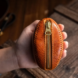 Estuche para Auriculares Mini Hecho a Mano en Cuero Genuino Personalizado con Cierre de Cremallera, Regalo Personalizado Unisex - Product Image 2