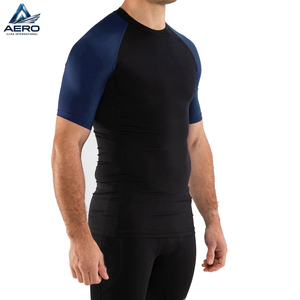 T-shirts de compression respirants à manches courtes pour hommes, fabriqués au Pakistan, de qualité supérieure, en noir, vêtements de fitness, rashguard - Product Image 3