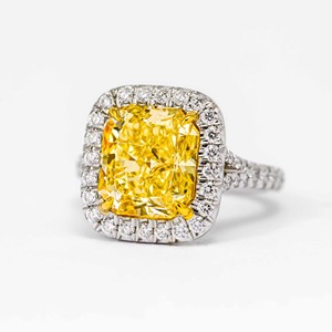 Bague de fiançailles de luxe en or blanc 14 carats avec halo, diamant de laboratoire jaune fantaisie 5,00 carats taille radiant VS2, certifié IGI, élégante pour mariée - Product Image 2