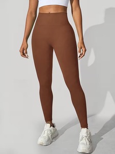 Pantalones de Yoga con Efecto Levanta Glúteos sin Costuras para Mujer |   Leggings Deportivos Ligeros de Poliéster y Elastano |   Leggings a la Moda Resistentes a las Sentadillas - Product Image 1