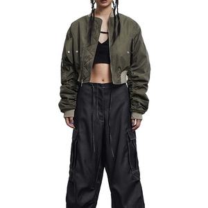 Dernières tendances streetwear Y2K : Blousons bomber courts en toile pour femme, personnalisables OEM, designs vintage hip-hop, livraison rapide - Product Image 3