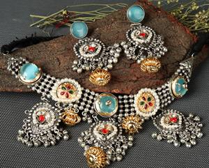 Collar Bohemio de Dos Tonos Plata y Oro con Latkan Ghungroo Pesado, Perlas y Piedras Monalisa para Mujer, Compromiso, Boda, Amantes - Product Image 4