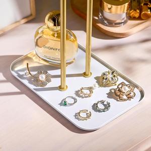 Présentoir à bijoux en métal haut de gamme à deux niveaux pour colliers et bracelets avec plateau – Design élégant pour rangement de vanité - Product Image 2