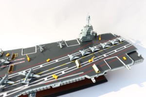 GIA NHIEN CO.LTD เรือบรรทุกเครื่องบิน USS Gerald R Ford CVN 78 แบบจำลองไม้ ของเล่นทำมือ พร้อมใช้งาน งานแกะสลัก ของสะสม - Product Image 4