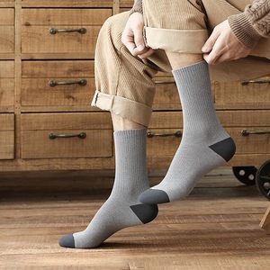 Calcetines Deportivos de Alto Rendimiento para Correr con Tejido de Secado Rápido que Absorbe la Humedad, Soporte para el Arco del Pie, Suela Acolchada y Diseño Transpirable - Product Image 5