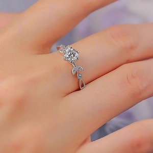 Anillo de compromiso de plata de ley 925 con diamante moissanita blanco de forma redonda y otras joyas de diamantes, regalo para ella - Product Image 1