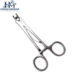 เครื่องมือผ่าตัดคุณภาพสูง พรีเมียม แมนนวล สแตนเลสสตีล รุ่น Raney Clip Applicator สำหรับการผ่าตัดระบบประสาท หยุดเลือดบริเวณหนังศีรษะ ความแม่นยำสูง - Product Image 1