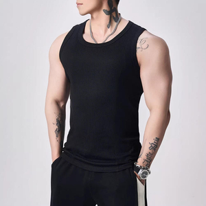 เสื้อกล้ามผู้ชายทรงเข้ารูปสำหรับออกกำลังกาย ฟิตเนส วิ่ง ปักลายกราฟิก ปรับแต่งได้ - Product Image 2