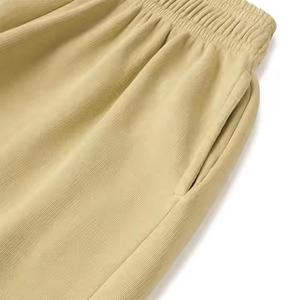 Shorts de felpa francesa esenciales para el día a día con lazos suaves y diseño moderno para atuendos informales. - Product Image 2