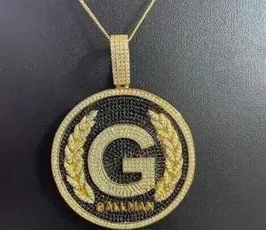 Colgante de Letra Personalizado con Moissanita Real de Corte Redondo de 2.80Ct, Plata de Ley Chapada en Oro para Mujer - Product Image 4