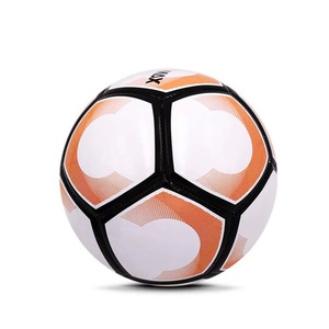 Ballon de football haute performance pour les matchs de football, matériau robuste pour l'entraînement en extérieur. - Product Image 1