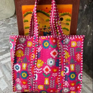 Bolso Tote Acolchado de Algodón con Estampado Floral, Bolso de Viaje Hecho a Mano para Fin de Semana - Product Image 1