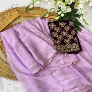 Sari de Chifón Lavanda VASTRA COTTAGE con Impresión Elegante en Foil y Caída Ligera y Fluida - Product Image 3