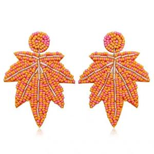 Pendientes de Lona Hechos a Mano con Cuentas Bordadas para Niñas - Decoración para el Año Nuevo Chino y Fiestas - Product Image 1
