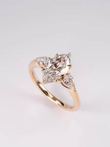 แหวนหมั้นเพชรทรงมาร์คีส์หรูหรา 1.50 กะรัต ทอง 18K/14K/10K แหวนเจ้าสาวสามเม็ด แหวนเพชรแบบกำหนดน้ำหนักได้ เครื่องประดับคุณภาพสูง ขายส่ง - Product Image 5