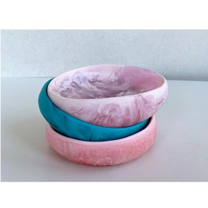 Cuenco decorativo de resina con diseño de remolinos oceánicos en azul y verde, hecho a mano, moderno, para centros de mesa, macetero, ensaladera, para decoración del hogar. - Product Image 3