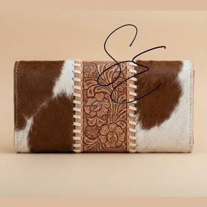 Cartera de Cuero Genuino Repujado Estilo Western Hecha a Mano con Pelo, Cartera Trifold con Grabado Floral, Cartera Vintage de Moda Vaquera - Product Image 5