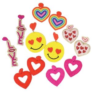 Pendientes colgantes en forma de corazón con bordado hecho a mano con cuentas multicolor para mujer, pendientes de nuevo diseño 'Love' - Product Image 1