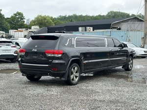 Jeep Grand Cherokee noire 2014 d'occasion, SUV Limousine avec transmission automatique et sièges en cuir pour service de navette hôtelier - Product Image 2