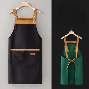 Tablier unisexe imperméable avec poches et bretelles réglables, couleurs noir et vert, pour adultes, utilisation en cuisine, en stock - Product Image 1
