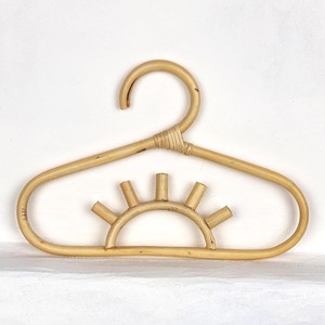 Proveedor de juegos de perchas para armario, perchas de ratán natural de buena calidad para ropa y guardarropa. - Product Image 6