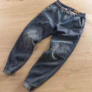 Jeans personnalisés en gros pour hommes, style streetwear hip-hop, à ourlet brut, coupe ample, délavés par le soleil, bleu foncé, jambe large et droite - Product Image 3