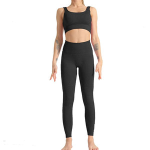 Ensemble de yoga élégant pour femmes avec tissu extensible doux, respirant et confortable, parfait pour la pratique quotidienne du yoga - Product Image 1