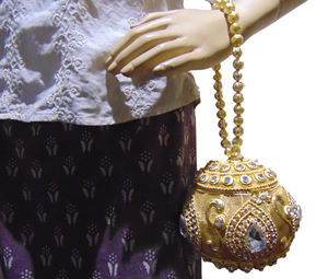 Bolso de mano de noche personalizado al por mayor con malla metálica brillante para uso diario y bodas, con diseños de solapa tipo cubo. - Product Image 5