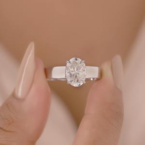 แหวนเงินแท้ 925 ประดับมอสซาไนต์ทรงรี ชุบทองคำขาว ดีไซน์คลาสสิก เหมาะสำหรับเป็นของขวัญงานหมั้นหรืองานแต่งงานสำหรับผู้หญิง สไตล์หรูหรา - Product Image 3