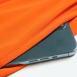 Ensemble d'uniformes de football haut de gamme en tissu polyester doux, respirant et anti-humidité, léger, maillot à manches courtes et short, personnalisable pour équipe - Product Image 4