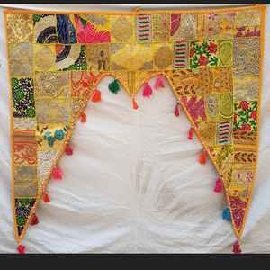 Tapiz Bandarwal Grande Hecho a Mano con Colores Vibrantes, Decoración Étnica Única para el Hogar, Decoración Festiva - Product Image 6