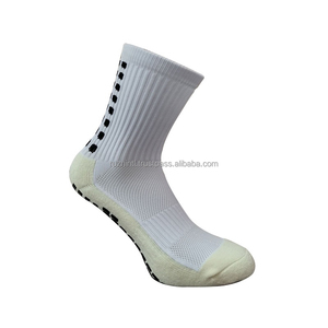 Chaussettes de compression hautement élastiques avec soutien respirant et design à séchage rapide pour la course à pied et les voyages - Product Image 5