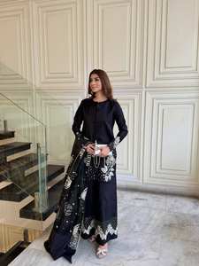 Tenue ethnique de créateur pour femme – Kurta en crêpe avec Plazzo et Dupatta en organza - Product Image 3