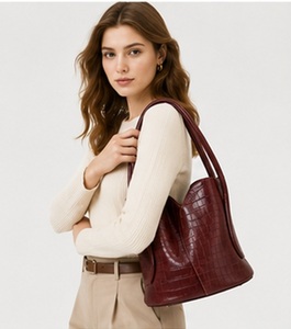 Sac fourre-tout d'épaule de luxe en cuir véritable bordeaux brodé, prêt pour l'hiver, le printemps et toute l'été, idéal pour la plage, pour femmes, vente en gros OEM ODM - Product Image 2