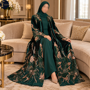 Tela de Terciopelo Esmeralda con Adornos Botánicos en Oro Rosa y Lentejuelas Florales |   Motivos de Hojas Brillantes para la Confección de Abayas y Vestidos - Product Image 3