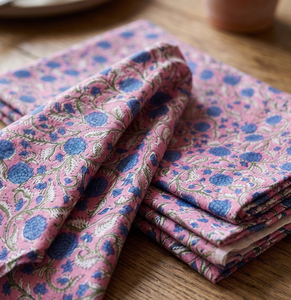 Serviettes carrées en coton 100% faites à la main, imprimées au bloc, de luxe, réutilisables, écologiques, à motifs floraux, pour la décoration de table de style farmhouse. - Product Image 1