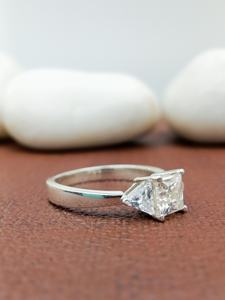 Anillo de Compromiso y Boda D'VINS JEWELS, Diseño de Princesa Triangular, Corte Brillante, Color D, Blanco, Plateado, Dorado, con Diamantes Cultivados en Laboratorio - Product Image 4