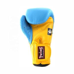 Guantes de Boxeo TWINS de Puño Largo Azul Cielo y Amarillo, Guantes de Boxeo TWINS de Cuero Premium para Entrenamiento Profesional, Guantes de Sparring TWINS - Product Image 5